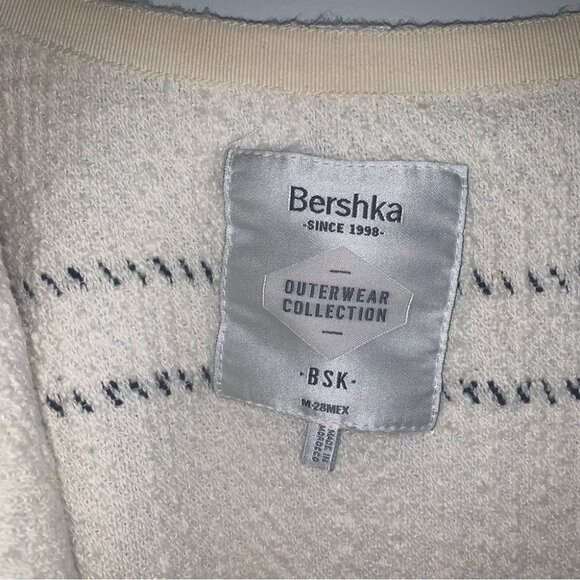 Bershka Poncho Cape Sweater‎ Size Medium  White Striped Outerwear Collection - Picture 6 of 7